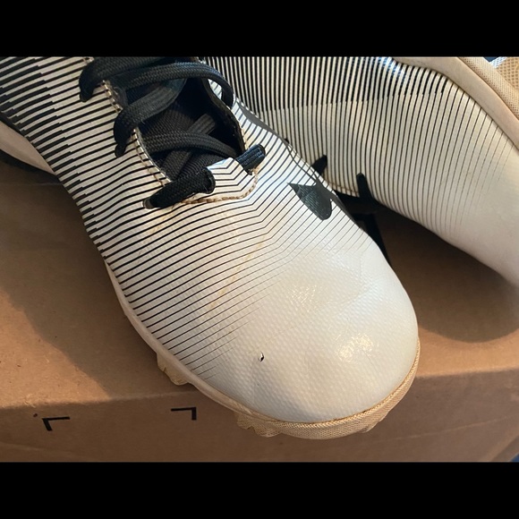 Under Armour Baseball Cleats. Men size 8.5. Black/White colors. - Picture 7 of 7